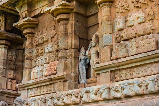 Parte de la pared de la gran arquitectura antigua Gangaikonda Cholapuram photo