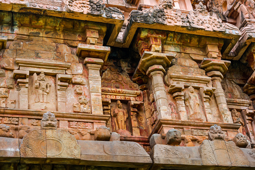 Detalle de pared de la gran arquitectura antigua Gangaikonda Cholapuram photo