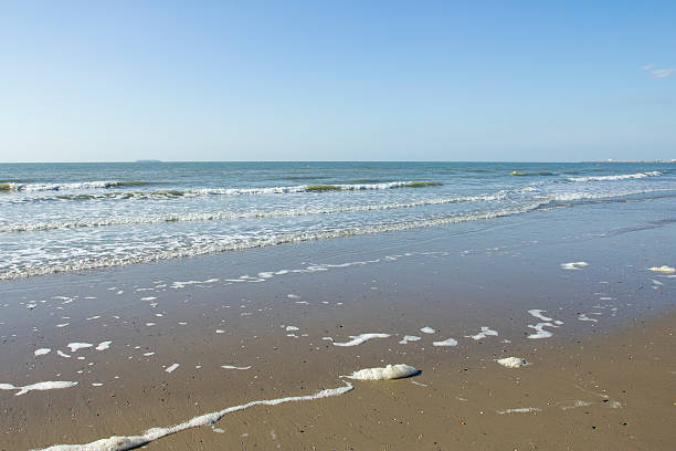 belgium seashore - blankenberge strand stockfoto's en -beelden