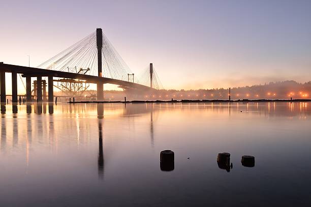 a new port mann bridge em sunrise - langley imagens e fotografias de stock