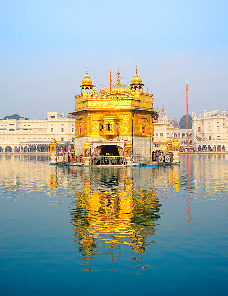 золотой храм (утром) - golden temple стоковые фото и изображения