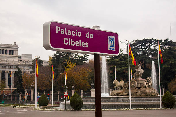 плаза де cibeles, мадрид знак - plaza de la cibeles стоковые фото и изображения