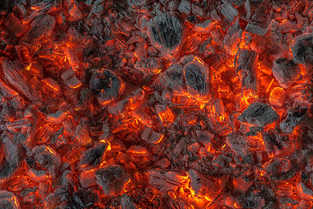 embers incandescente - flaming hot fotografías e imágenes de stock