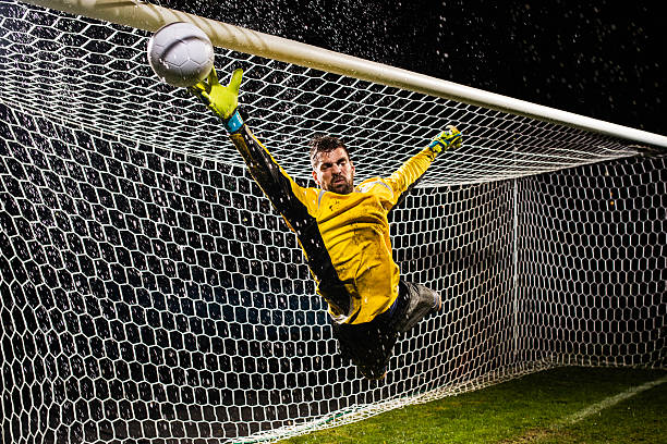 torwart - penalty soccer penalty shoot out goalie stock-fotos und bilder