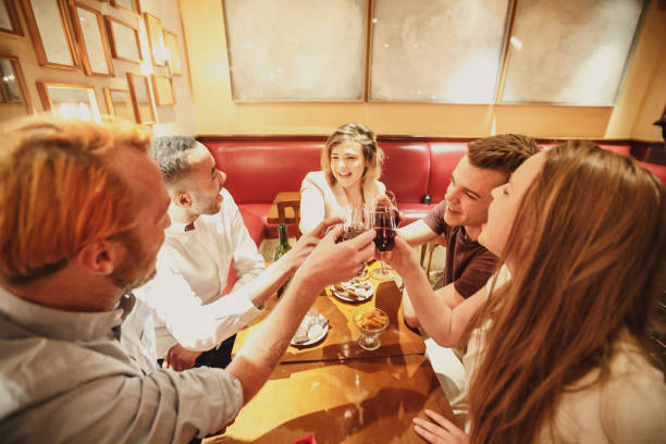 istock Party-time - Friends at a cafe in Paris 529987740