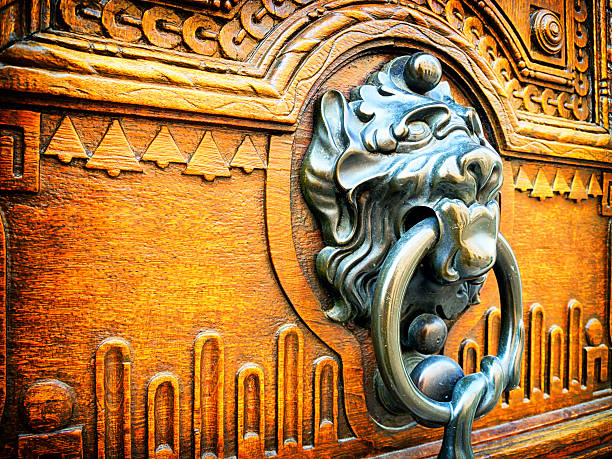 doorknocker - door knocker door lion luxury zdjęcia i obrazy z banku zdjęć