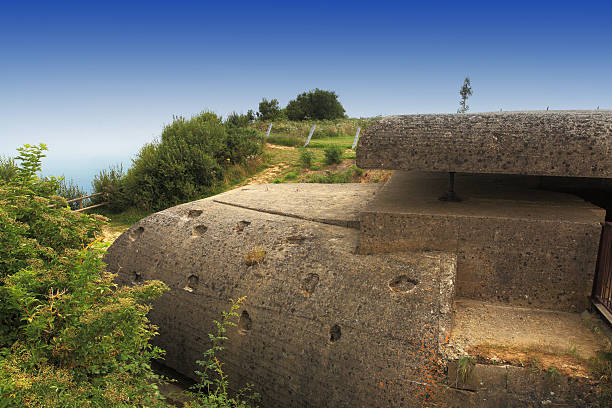 german bunker na normandia da segunda guerra mundial - france sea allied forces atlantic ocean - fotografias e filmes do acervo