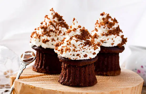 chocolate cupcakes with cream cheese and butter cream