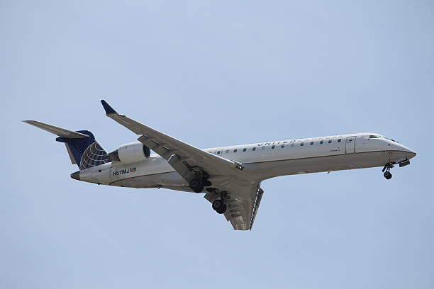 mesa airlines crj700 - crj 700 stock-fotos und bilder