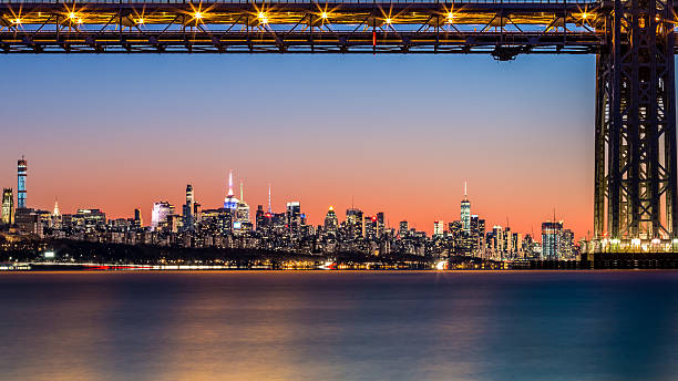 GWB and NYC skyline at sunset New York skyline at sunset framed by George Washington Bridge gwb stock pictures, royalty-free photos & images