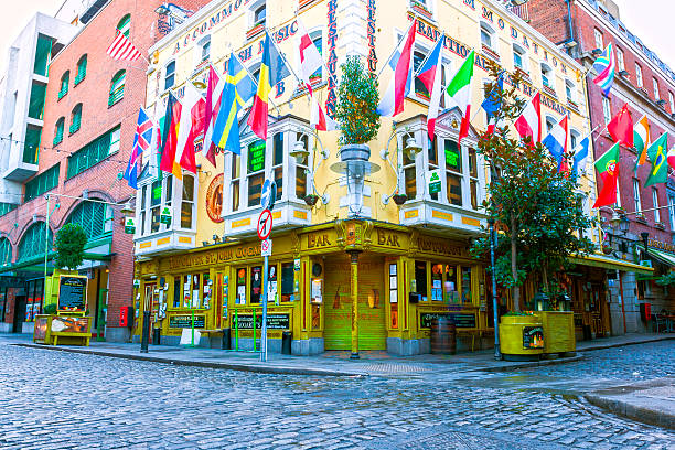 das oliver st. john gogarty bar - irish culture music guinness pub stock-fotos und bilder