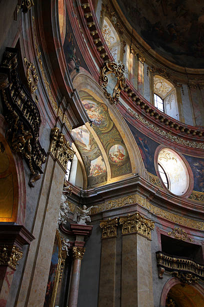 парящий faith - altar church vienna gothic style стоковые фото и изображе�ния