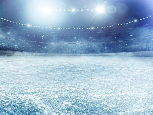 dramatyczne arena hokeja na lodzie - krążek zdjęcia i obrazy z banku zdjęć