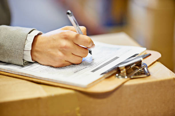 istock Filling out the numbers for the shipment 530121489