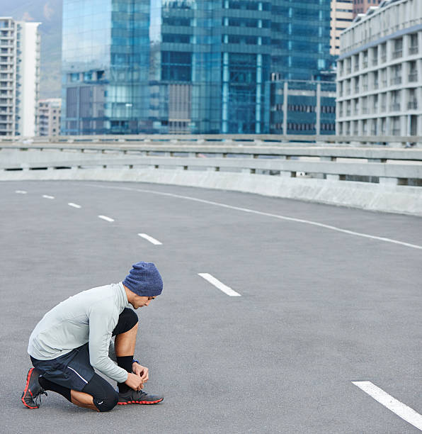 時間これらの足に繰り出す street - determination 20s adult attractive male ストックフォトと画像