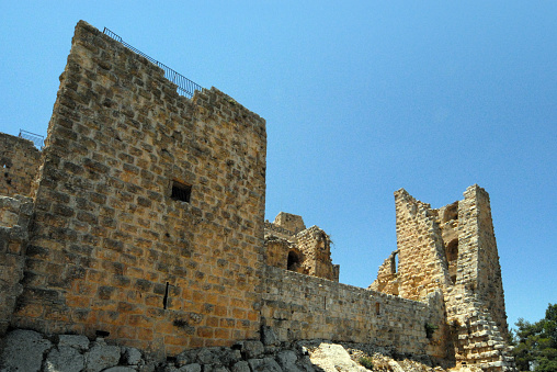 Ajlun, Jordan: towers of Ajlun castle - Qala'at al Rabadh - a crusades period fortress built by Izz al-Din Usama, a nephew of Saladin - Kurdish Ayyubid dynasty - Jabal Auf hill - photo by M.Torres
