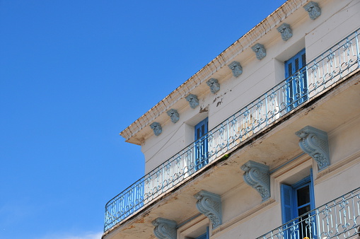 Béjaïa, Kabylia, Algeria: balcony with corbels on a white and blue building - Boulevard Biziou - photo by M.Torres