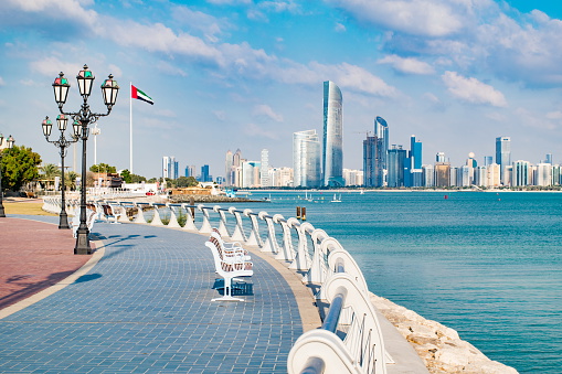 Vista de Abu Dhabi en los Emiratos Árabes Unidos photo