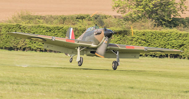 хоукер ураган ww2 самолет посадки fighter - hawker hurricane стоковые фото и изображения