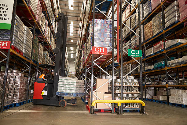 istock Lowering stock in a distribution warehouse using aisle truck 530204572