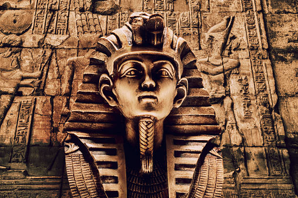 istock Stone pharaoh tutankhamen mask 530208260