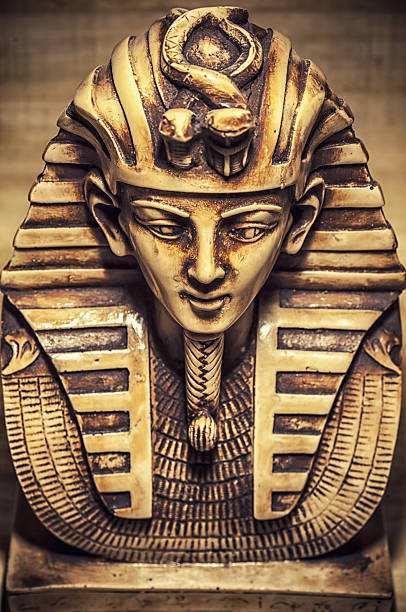 istock Stone pharaoh tutankhamen mask 530210054