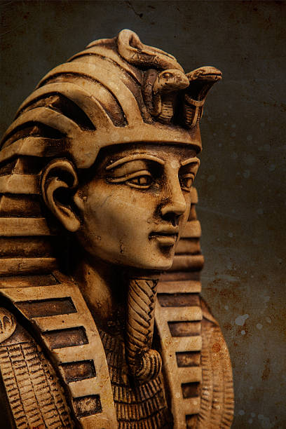 istock Stone pharaoh tutankhamen mask 530210300