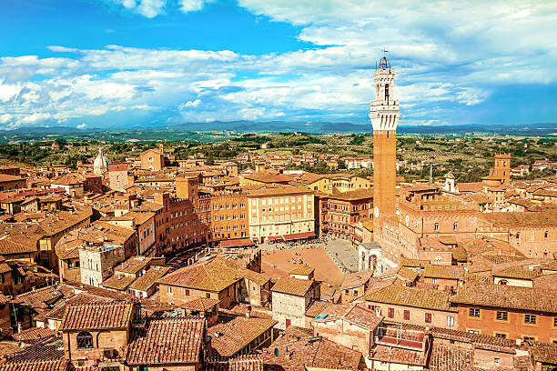 сиена, тоскана, италия - palazzo pubblico стоковые фото и изображения