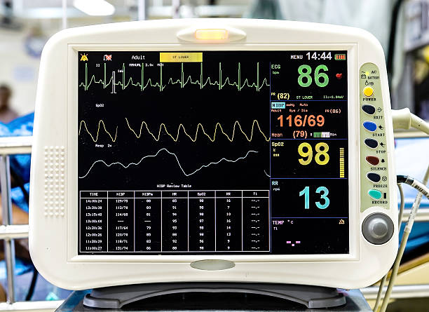 monitor ekg - human heart surveillance computer monitor pulse trace fotografías e imágenes de stock