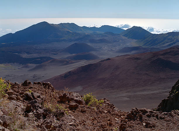 シンダーコーンズのあるハレアカラマウイ、ハワイ火山国立公園 - haleakala national park ストックフォトと画像