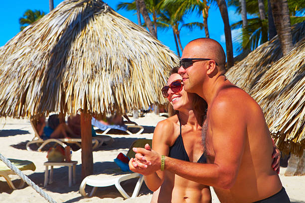 istock Happy couple on the beach 530257913