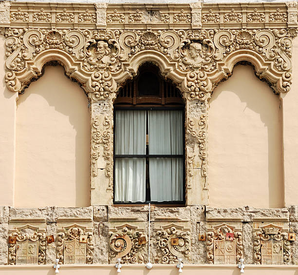 istock Los Angeles old building 530260091
