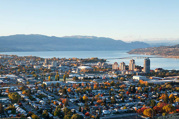 kelowna de okanagan, na colúmbia britânica, knox montanha de manhã cedo nascer do sol - okanagan valley imagens e fotografias de stock