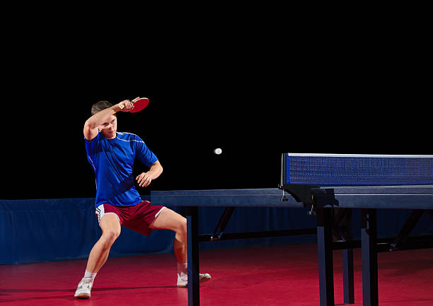 jugador de tenis de mesa aislado - forehand fotografías e imágenes de stock