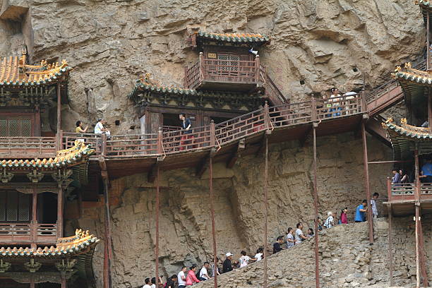 le monastère de suspension xuankong si de datong en chine - datong photos et images de collection