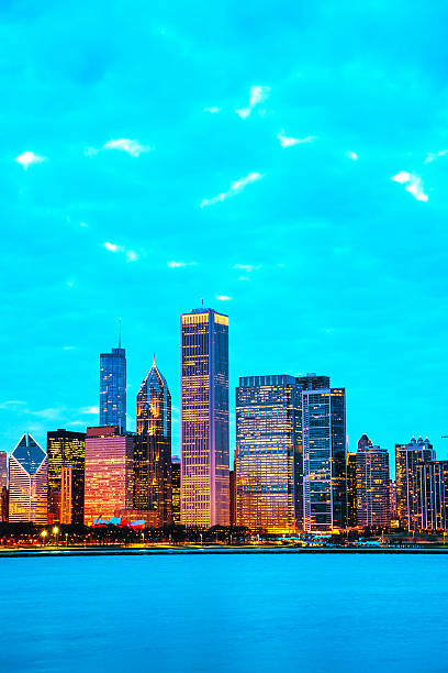 istock Chicago downtown cityscape 530313391