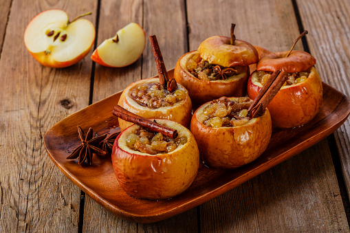 baked apples with raisins and cinnamon
