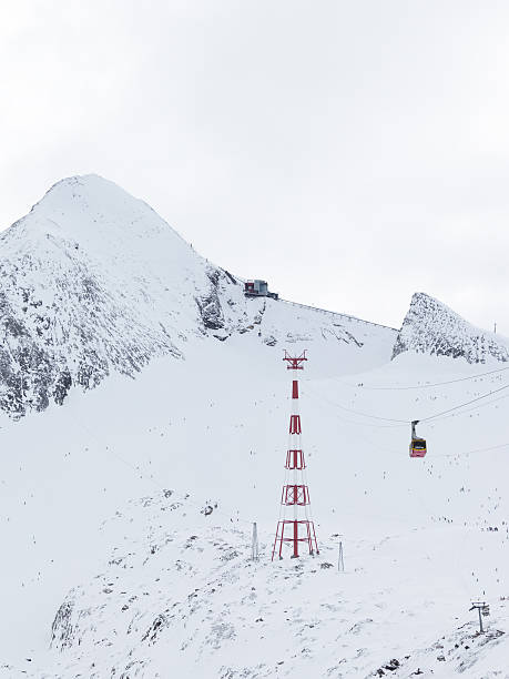 istock people go to the mountain ski 530348023
