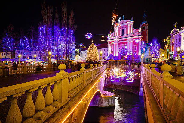 istock Christmas time decorated Three Bridges in Ljubljana 530362033