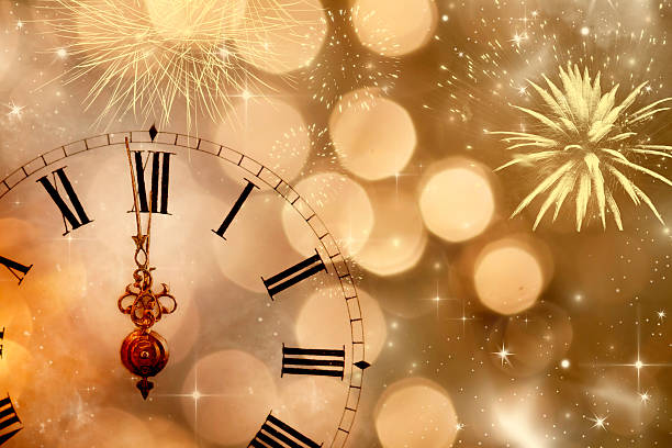 istock Vintageclock with fireworks and holiday lights 530366881