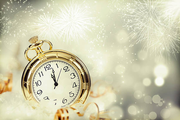 istock Vintageclock with fireworks and holiday lights 530367509