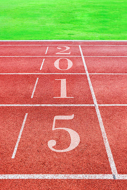istock race track with green grass 530383099