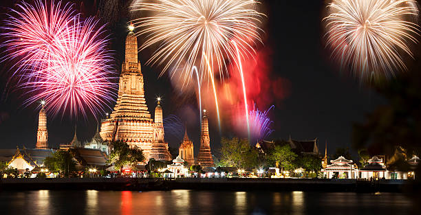 istock Wat arun under new year celebration time, Thailand 530404065