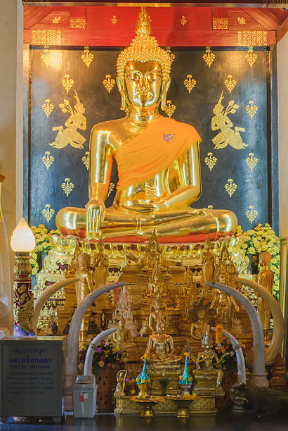 istock Statue of a sitting Buddha 530407075
