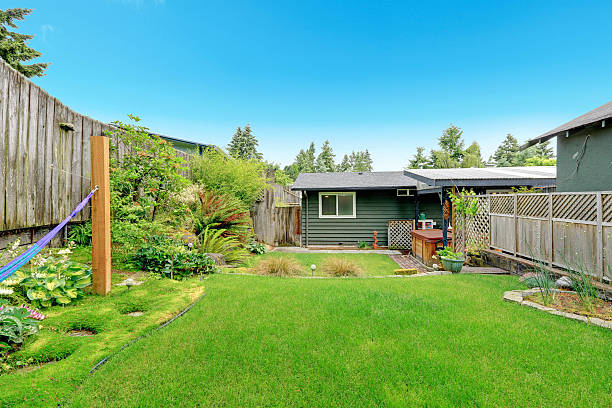 istock House with fenced backyard 530412481