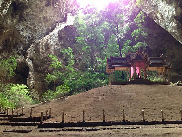 phraya, tailândia, 2 de cave - phraya nakhon cave imagens e fotografias de stock