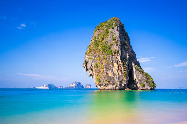 istock Mountain in sea of Thailand 530417600
