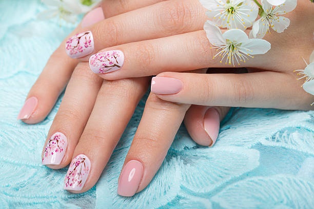 istock Spring manicure for the bride in gentle tones with flowers 530418174