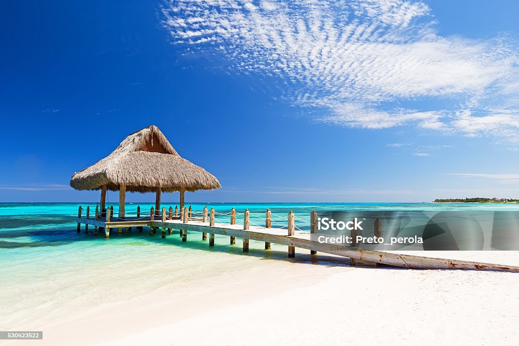 Magnifique plage de sable blanc tropicale - Photo de Caraïbes libre de droits