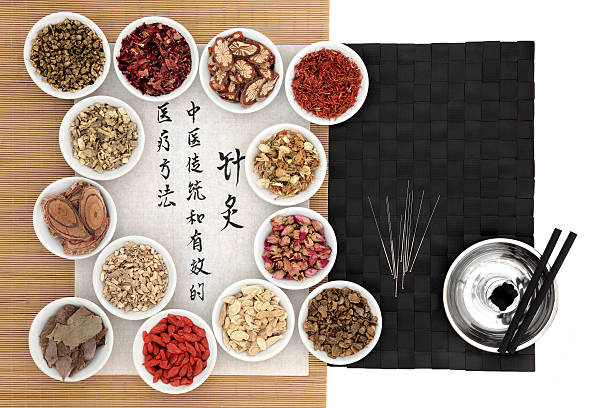 traditionelle chinesische medizin - acupuncture chinese medicine medicine chinese script stock-fotos und bilder